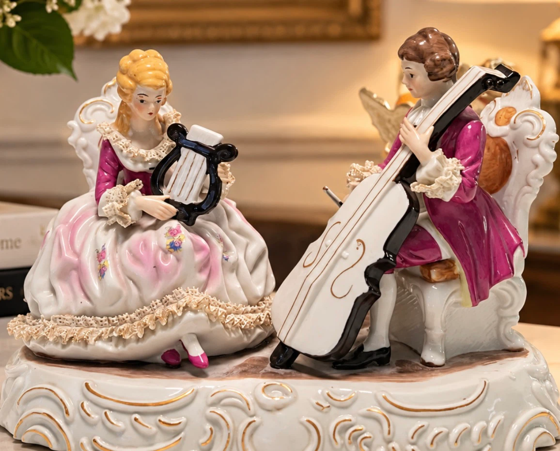 Porcelain Musician Couple Figurine - photo 3