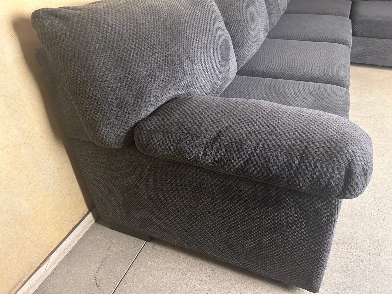 DELIVERY AVAILABLE! CHARCOAL FABRIC SECTIONAL FOR $600! - photo 2