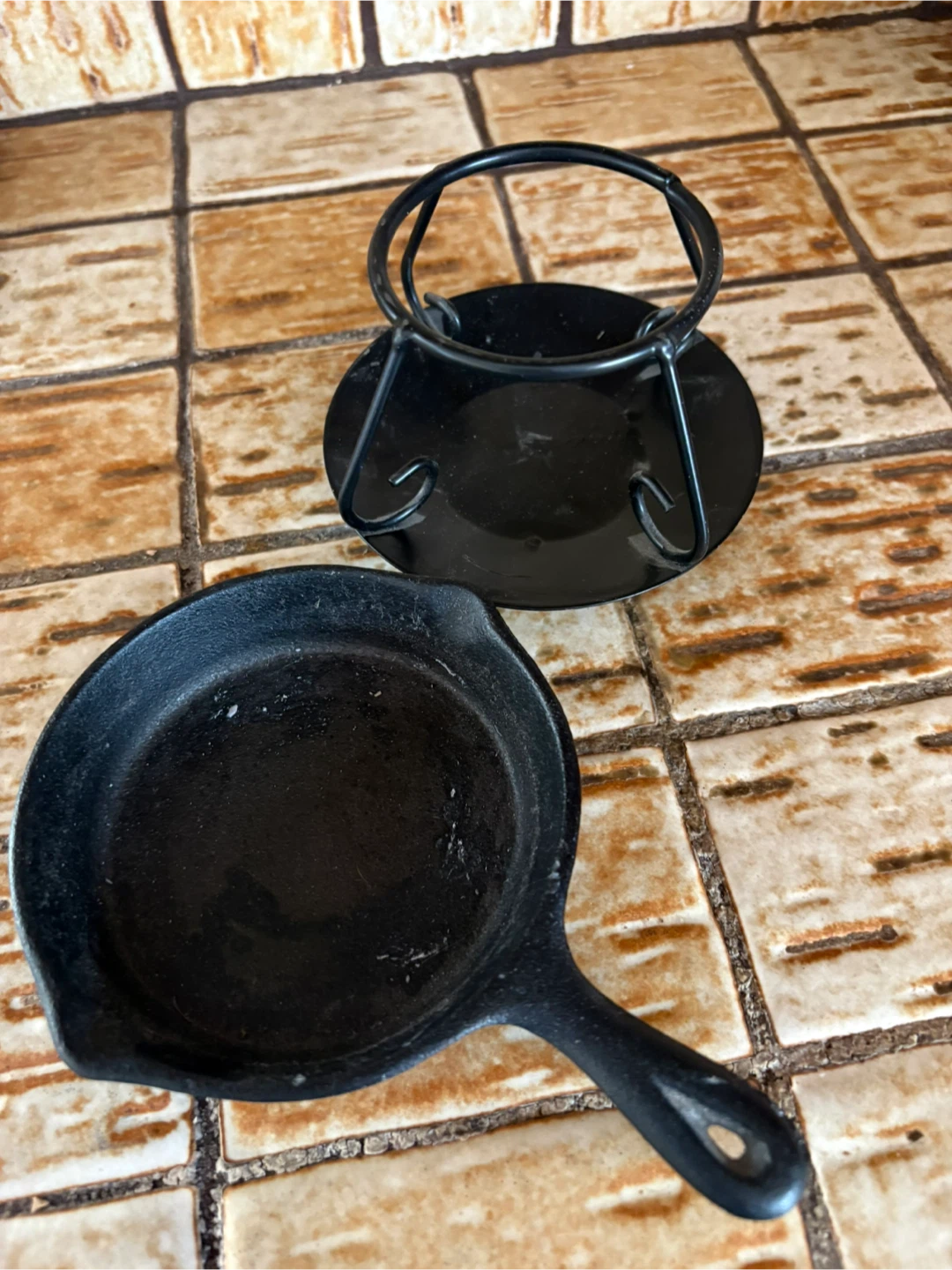 Cast Iron Wax Warmer - photo 2