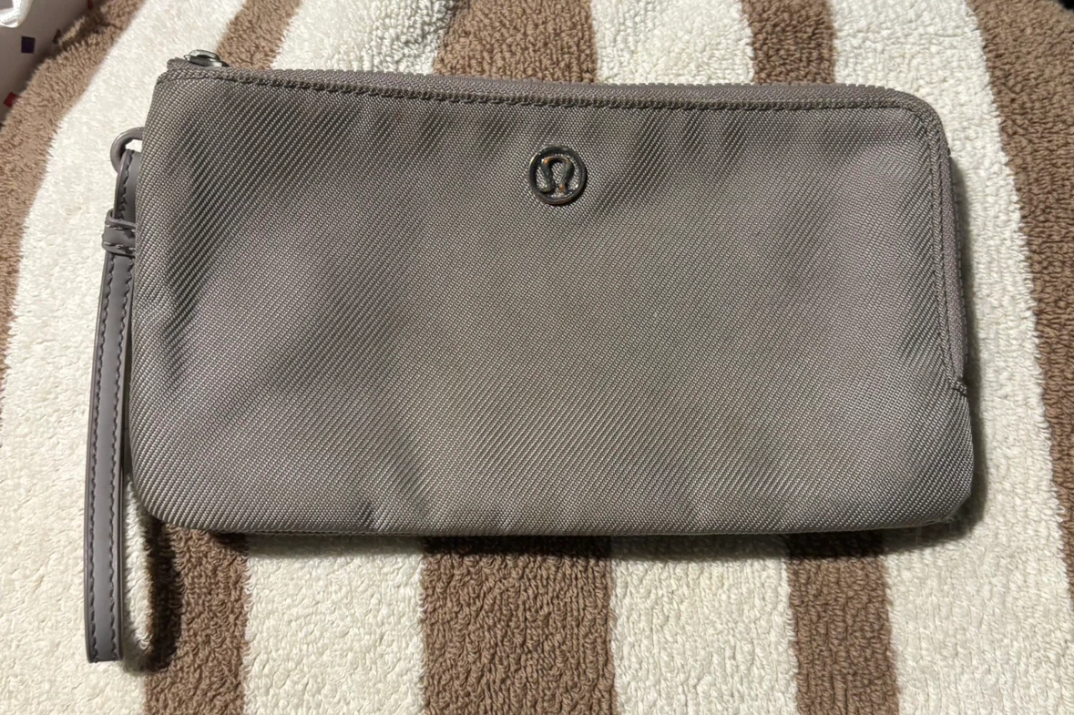 Lululemon pouch