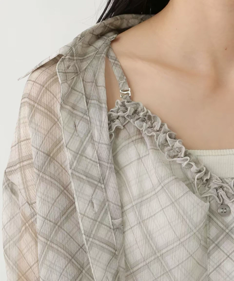 Three ways to wear a lace-trimmed camisole-style shirt - photo 4