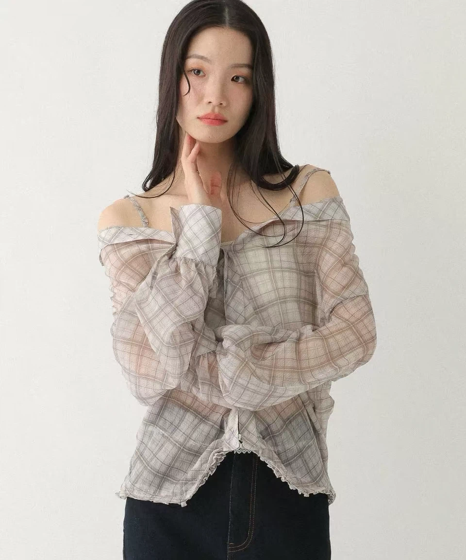 Three ways to wear a lace-trimmed camisole-style shirt - photo 5