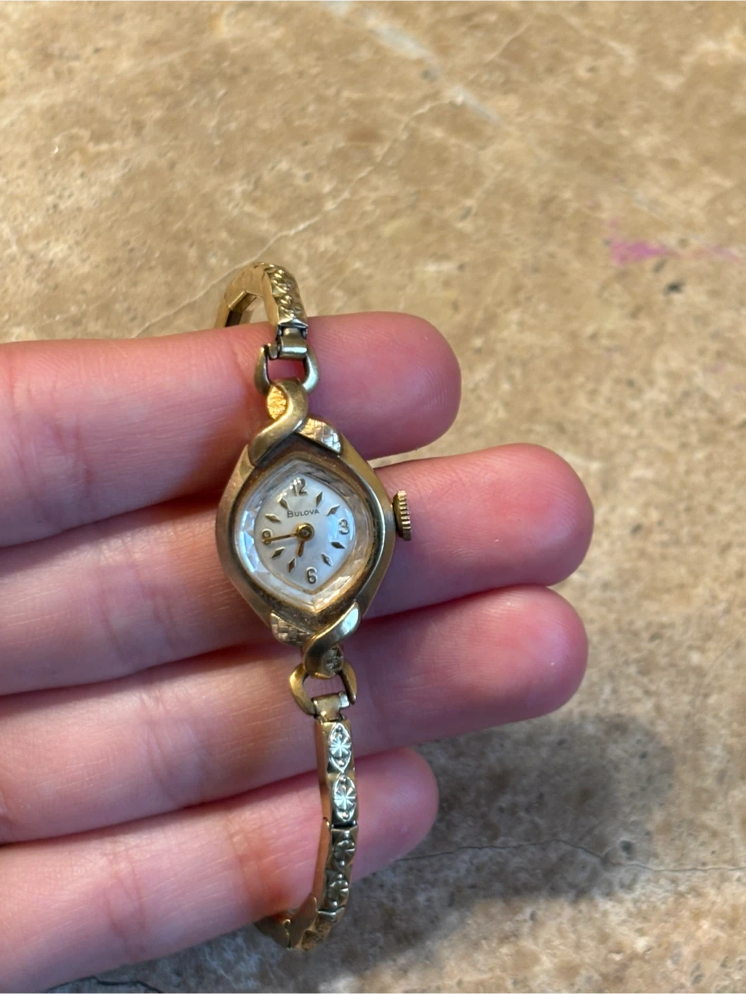 Vintage bulova watch (needs new battery) - photo 2