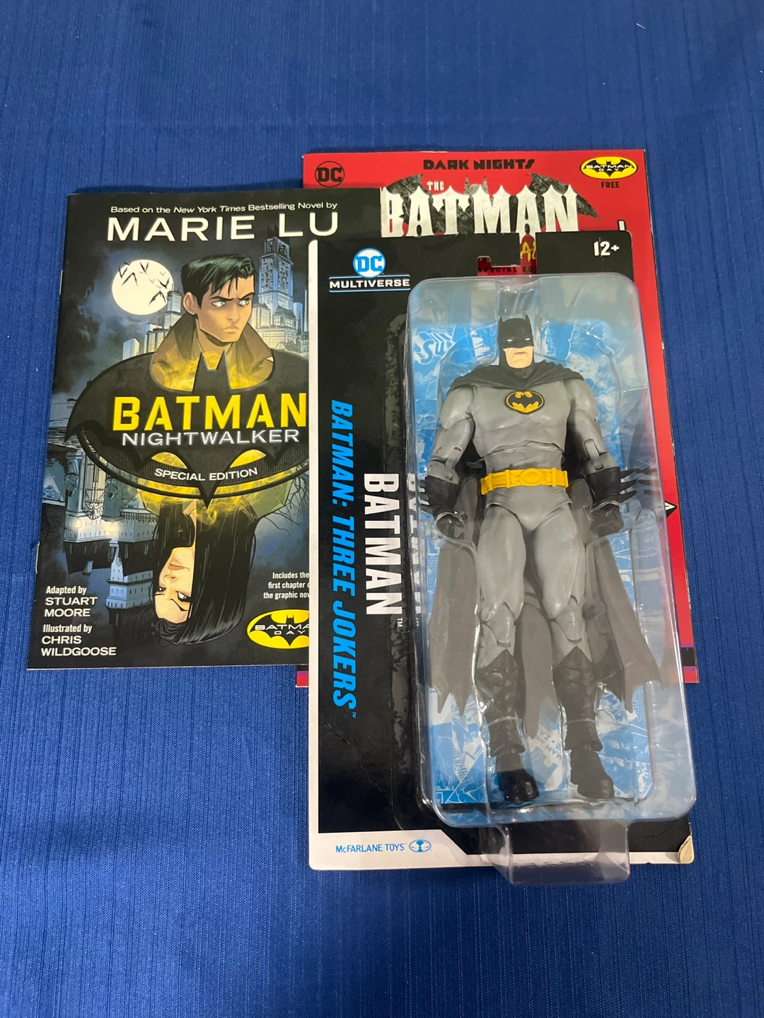DC Multiverse Batman Action Figure + 2 Bonus Comic Books - photo 2