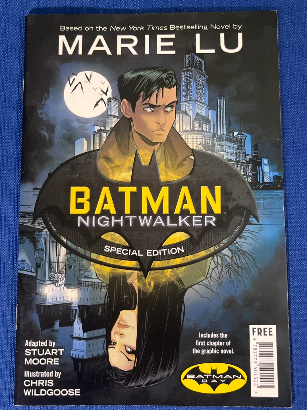 DC Multiverse Batman Action Figure + 2 Bonus Comic Books - photo 4