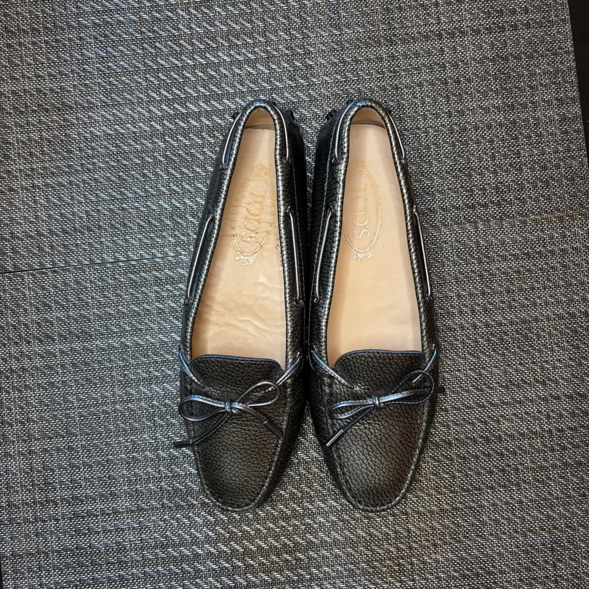 Tod's Metallic Leather size 9 Gommino Loafers