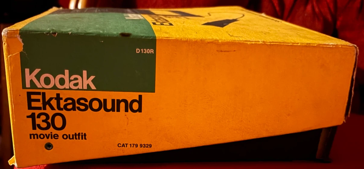Vintage Kodak Ektasound 130 Movie Outfit - photo 2