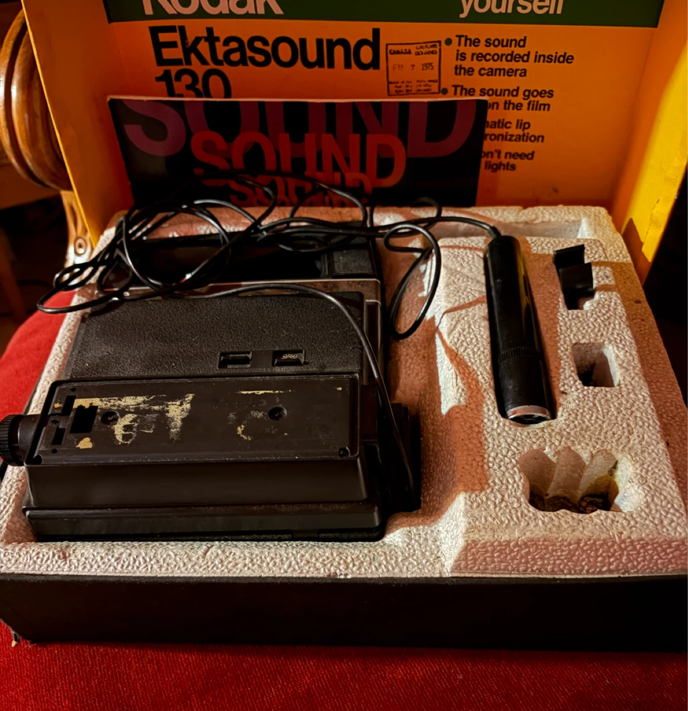 Vintage Kodak Ektasound 130 Movie Outfit - photo 3