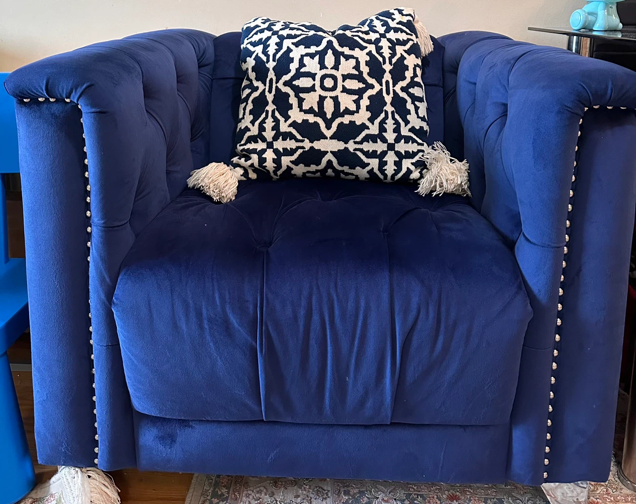 Navy Blue Velvet Loveseat and chair - photo 3