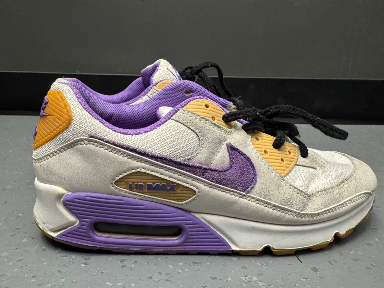 Nike Air Max 90 Sneakers Size 9.5