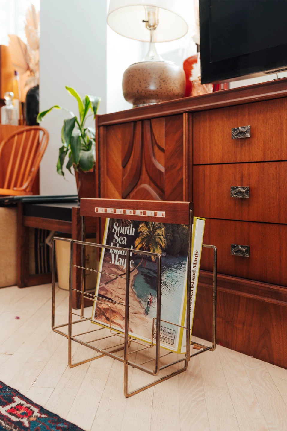 1970s Magazine Rack / Record Holder - photo 4