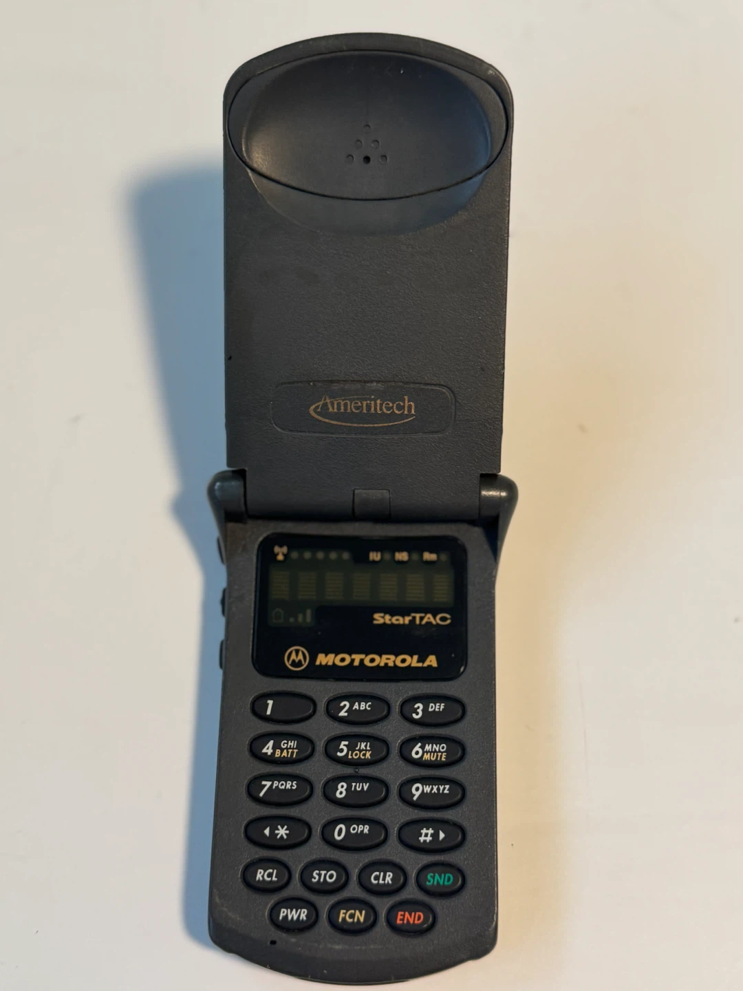 Vintage Motorola StarTAC Flip Phone - photo 2