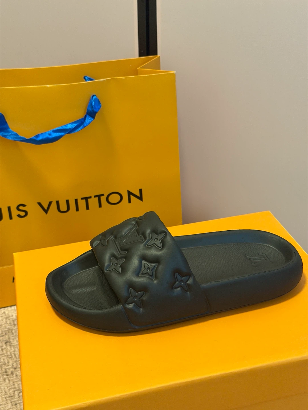 Louis Vuitton Black Calfskin Sandals Size 35 - photo 4
