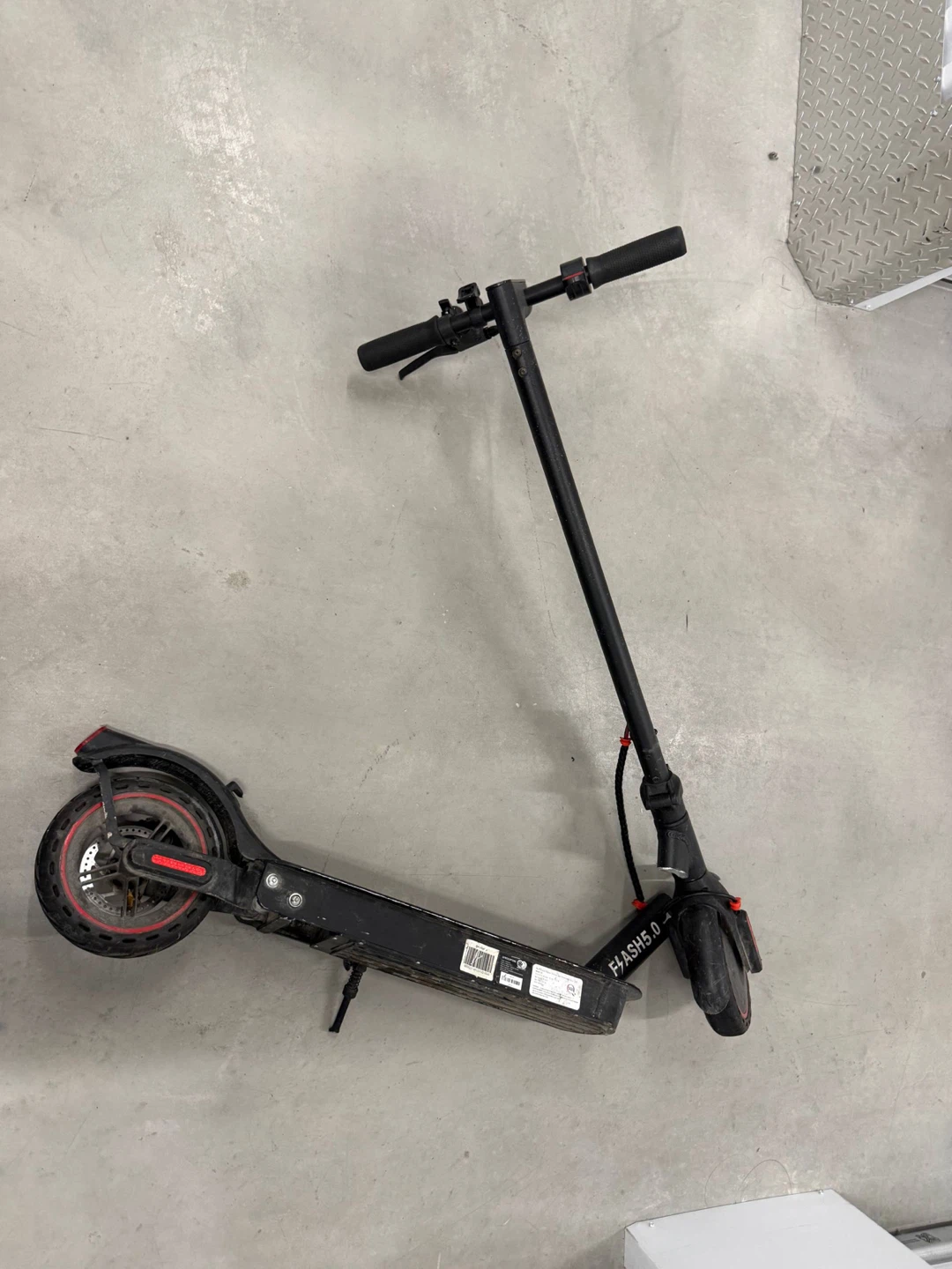 Fly on Wheels Flash 5.0 Electric Scooter