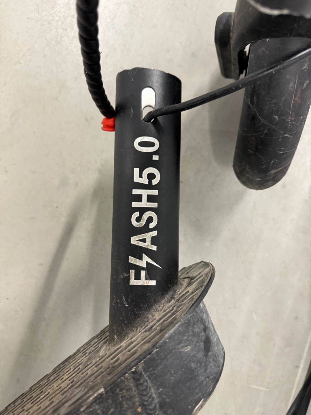 Fly on Wheels Flash 5.0 Electric Scooter - photo 4