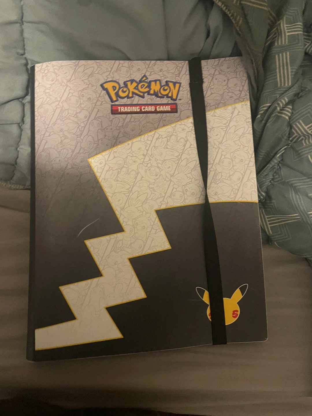 Ultra PRO Pokemon 25th Anniversary Card Portfolio - photo 2