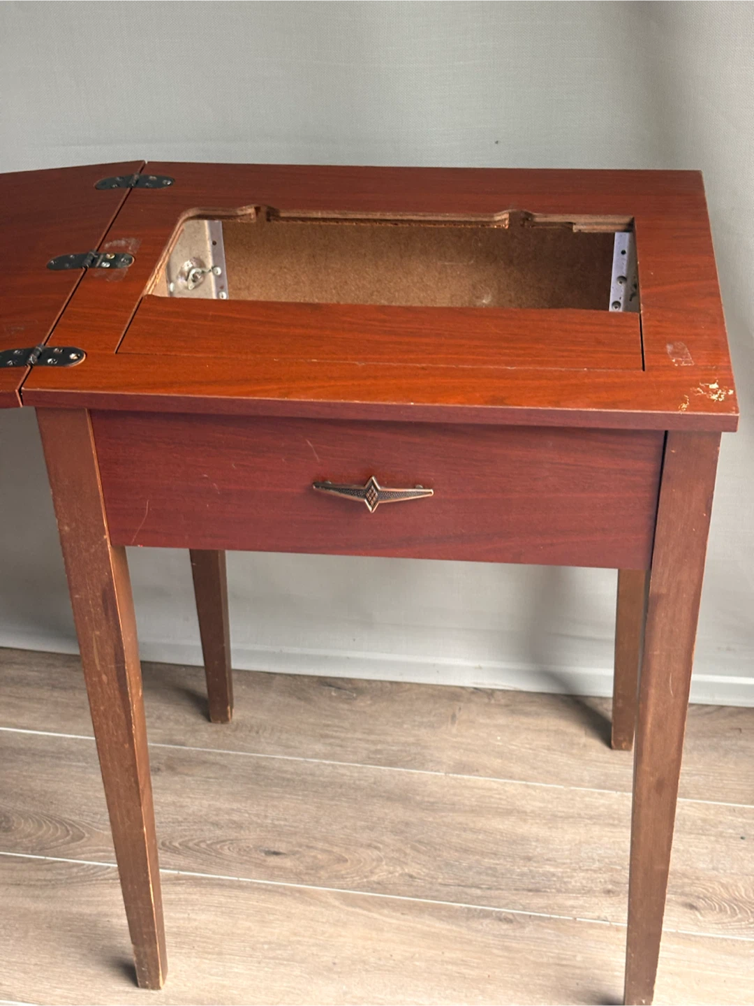 Vintage Sewing Machine Cabinet - photo 4