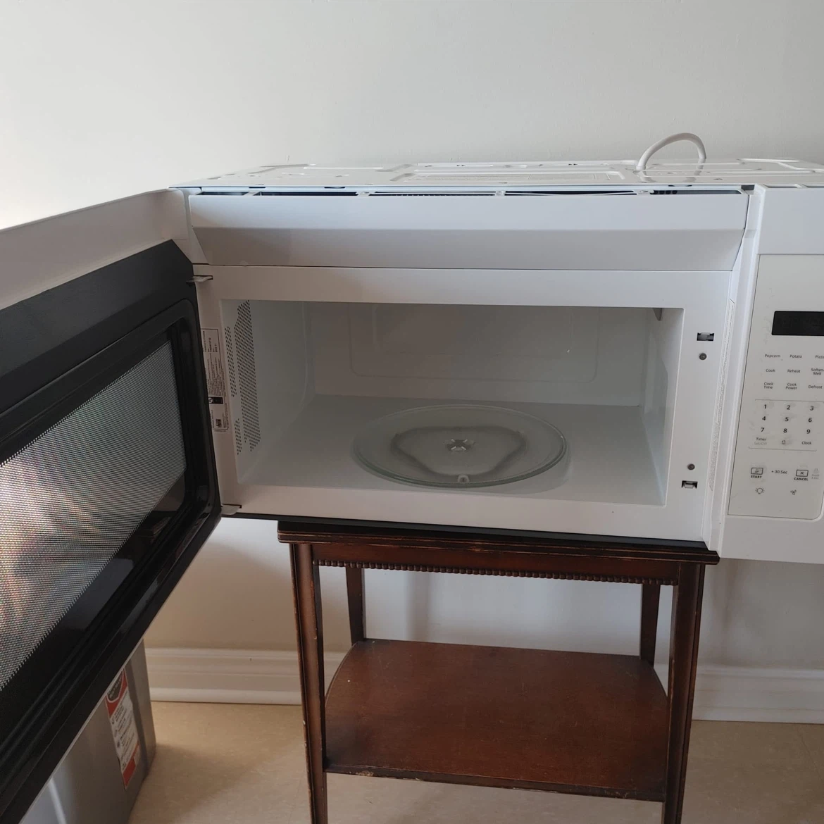 Whirlpool Microwave - photo 3