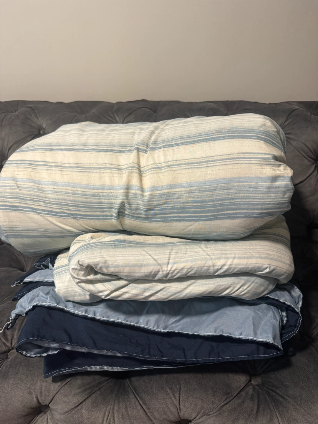 Queen Bed Frame + Mattress + free Pillows and comforters - photo 4