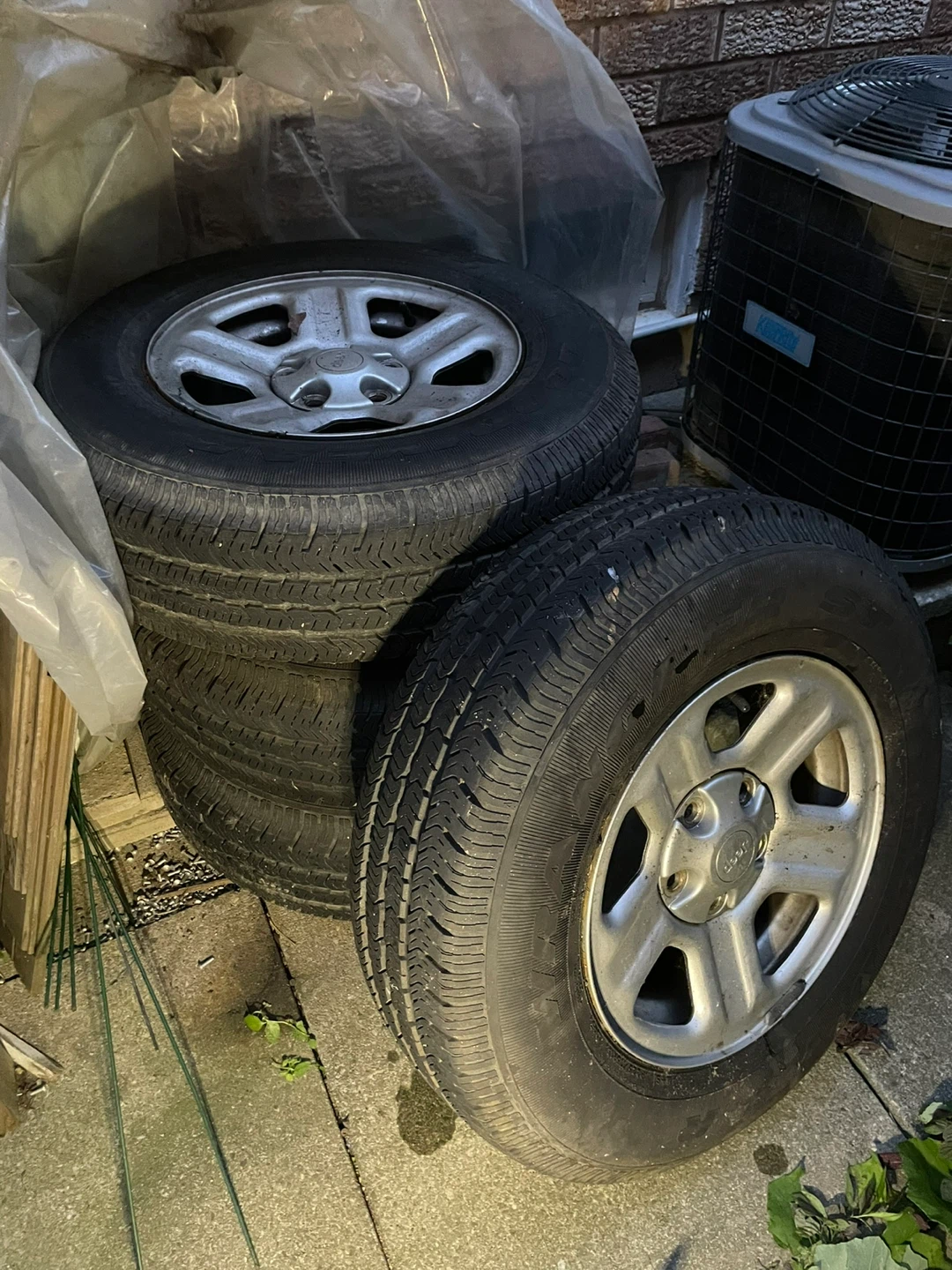 Set of 4 Jeep Wheels with Tires - photo 2