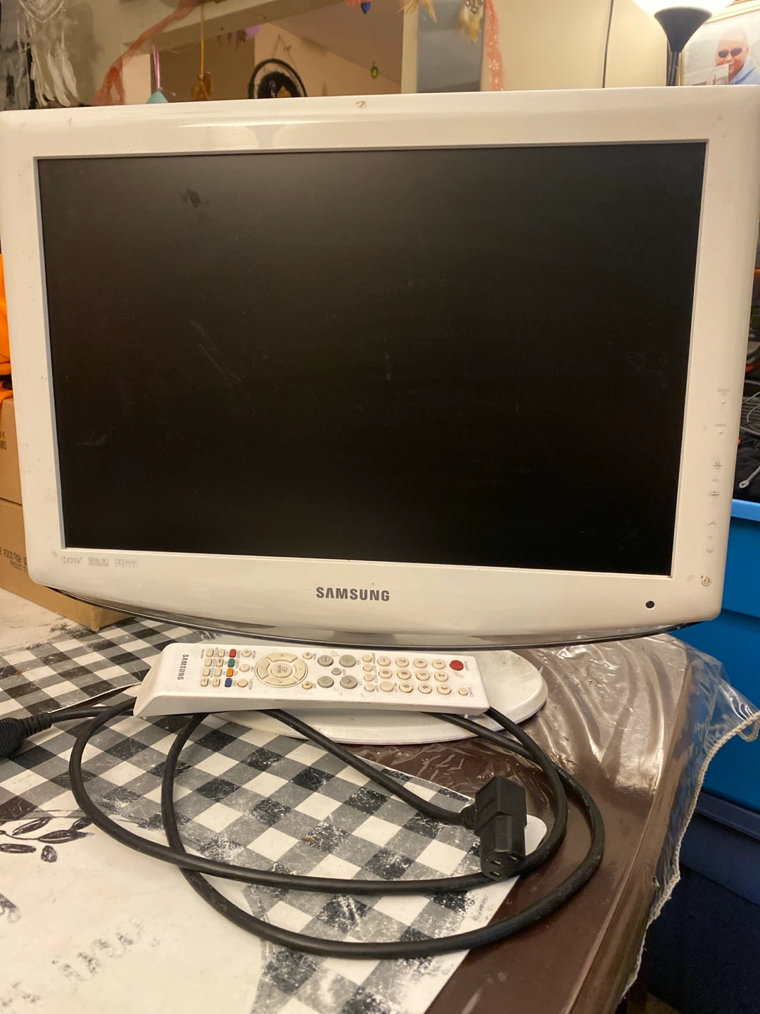 Samsung 23-inch White LCD TV - photo 2