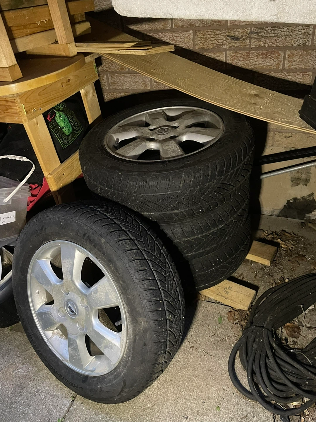 Set of 4 Nissan Winter Tires and Rims - photo 2