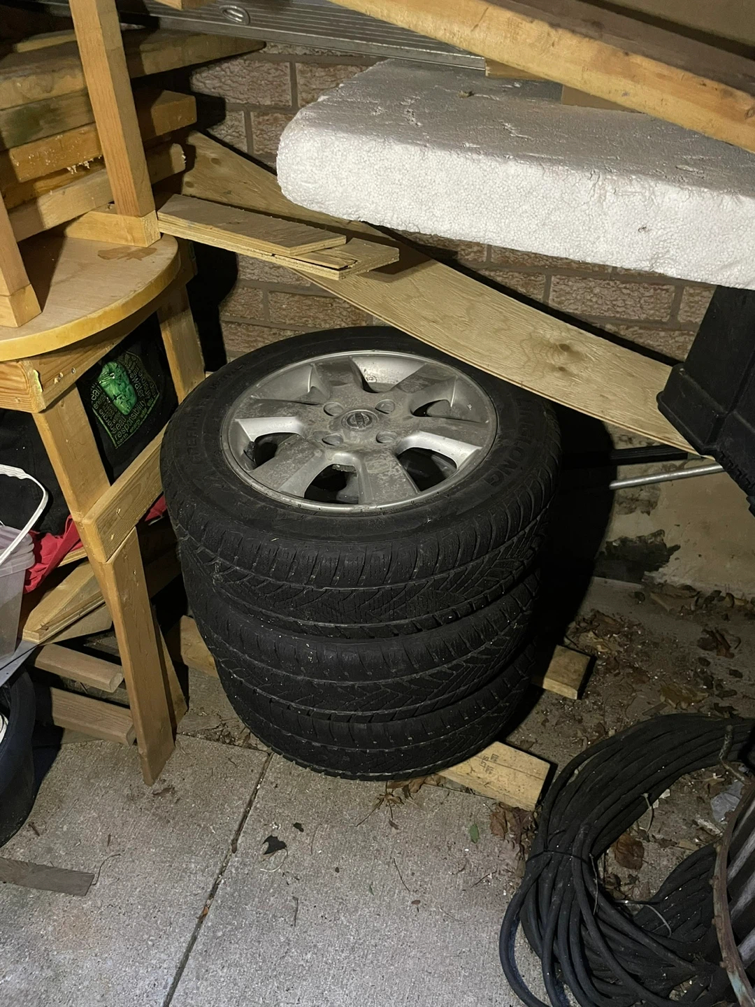 Set of 4 Nissan Winter Tires and Rims - photo 3