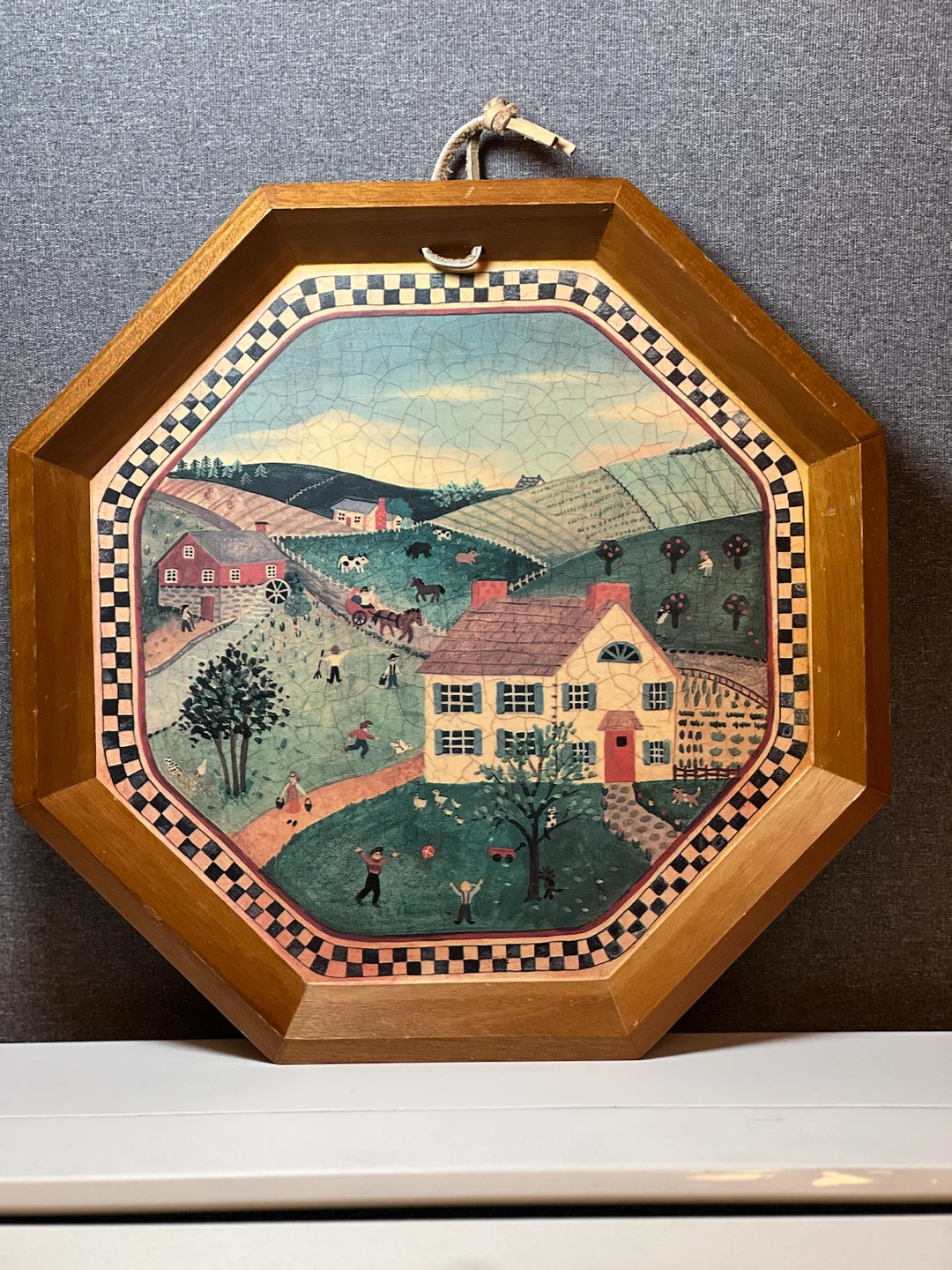 “Crowning Touch Collection" Octagonal Folk Art Wall Plaque