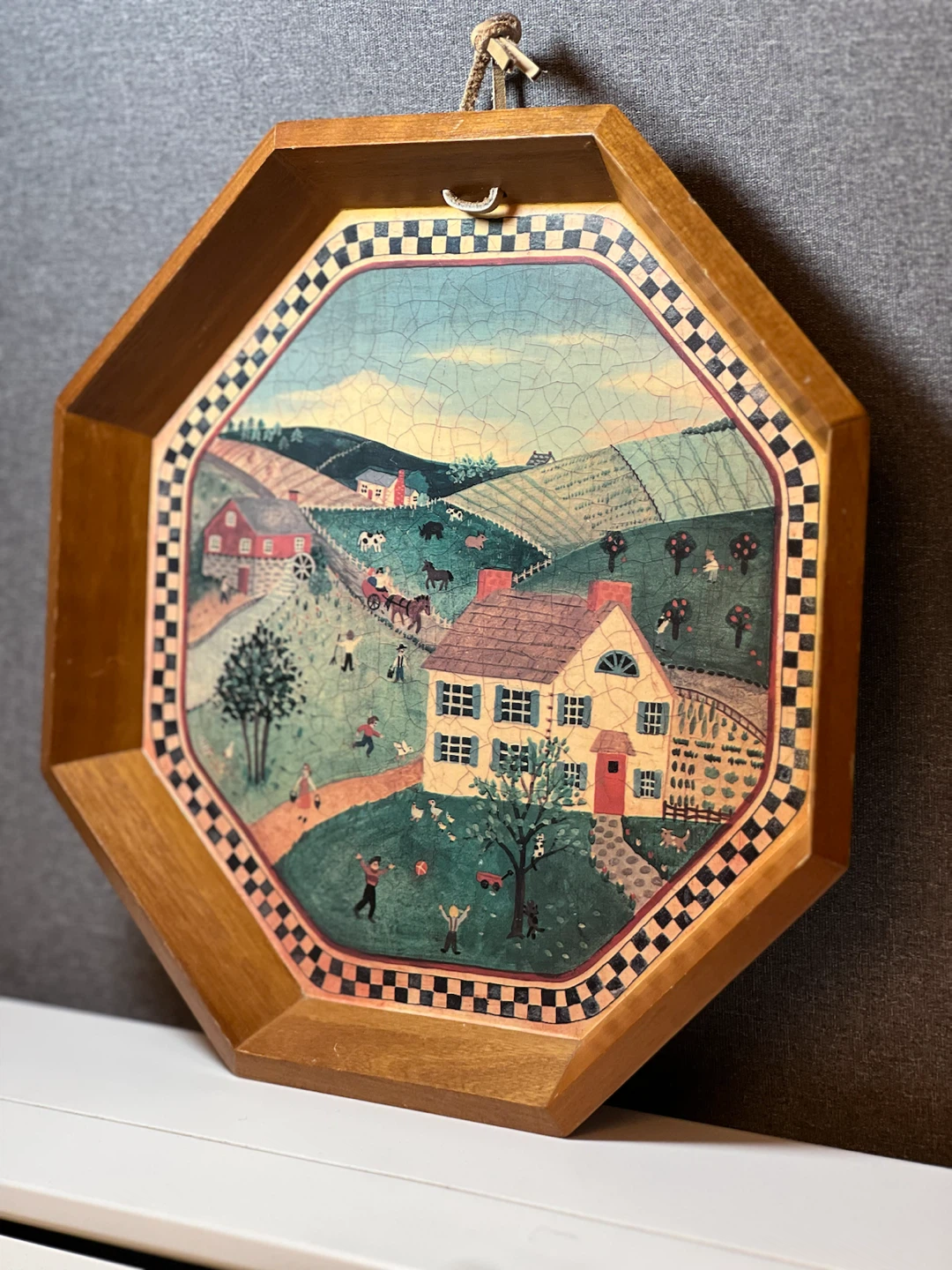 “Crowning Touch Collection" Octagonal Folk Art Wall Plaque - photo 2