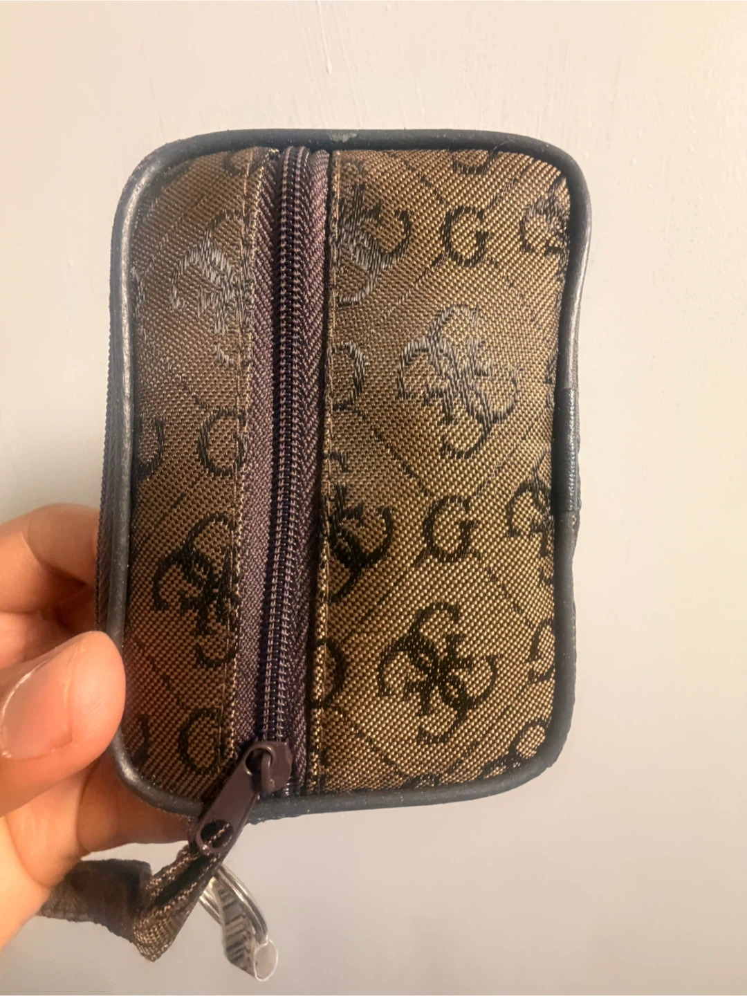 GUESS Brown Logo Keychain Pouch - photo 4