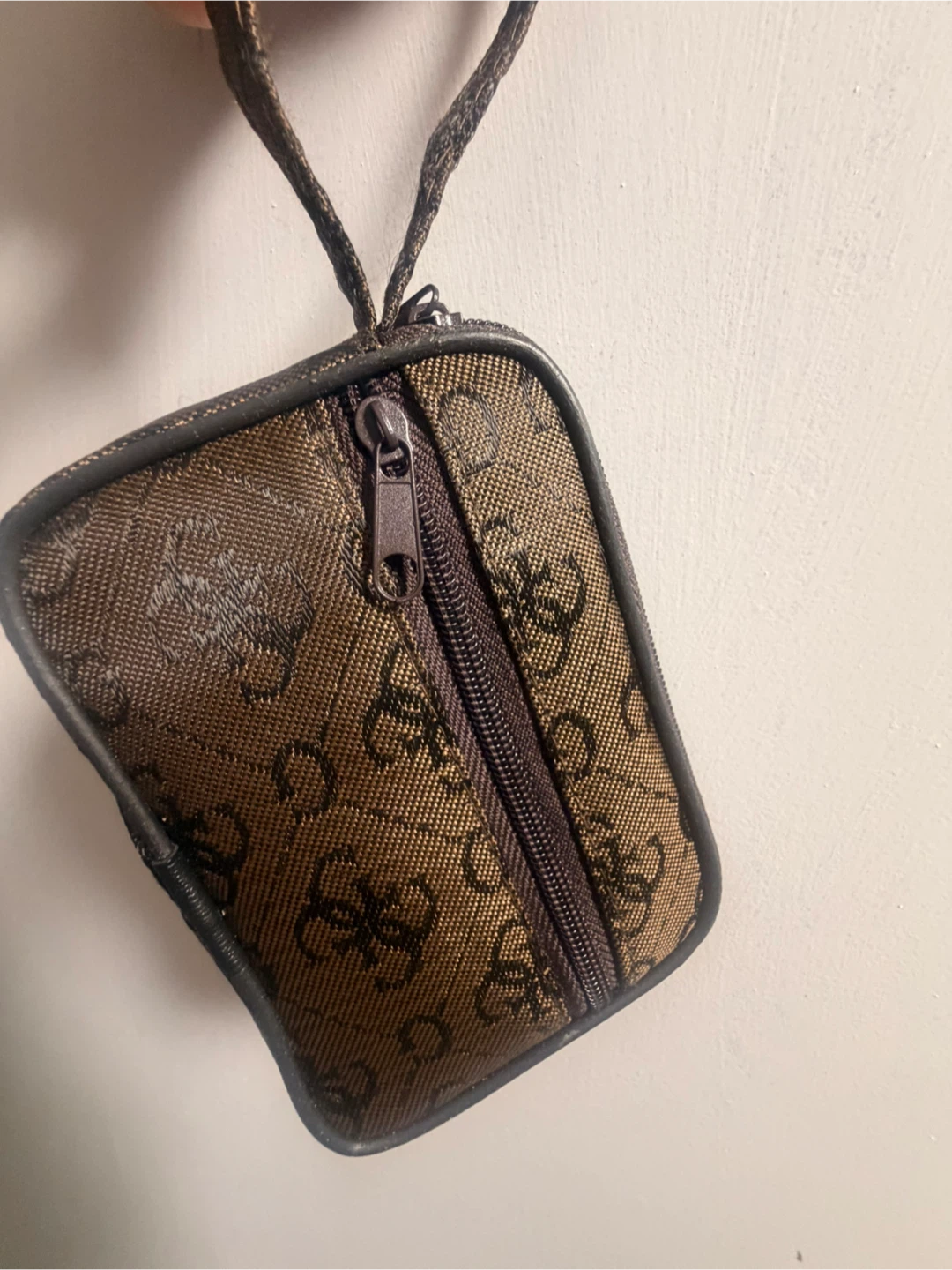 GUESS Brown Logo Keychain Pouch - photo 5