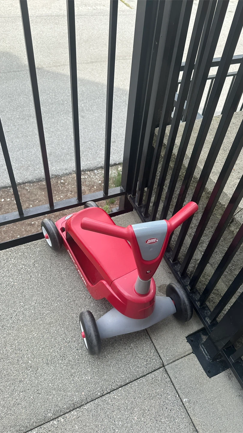 Radio Flyer Scoot-About Ride-On - photo 2