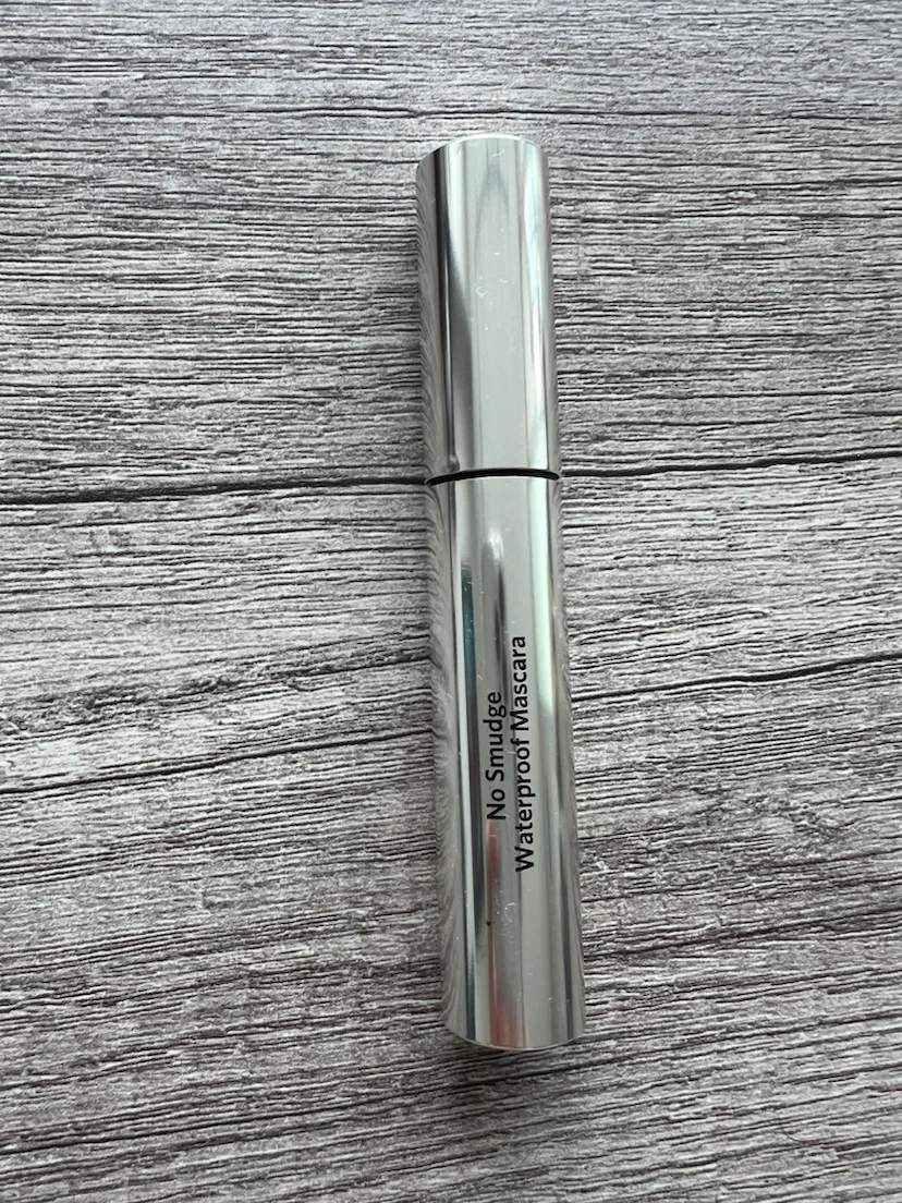 Bobbi Brown No Smudge Waterproof Mascara in Black - photo 2
