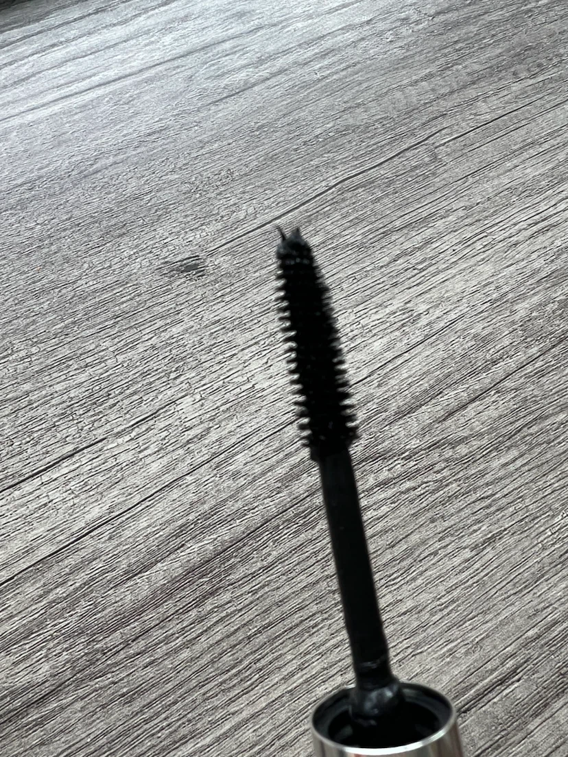 Bobbi Brown No Smudge Waterproof Mascara in Black - photo 4