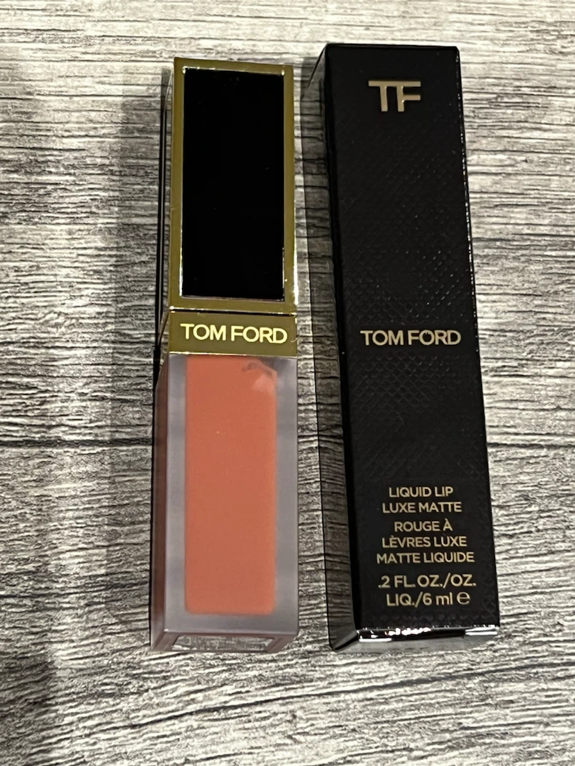 Tom Ford Liquid Lip Luxe Matte in 131 Burnt Peach