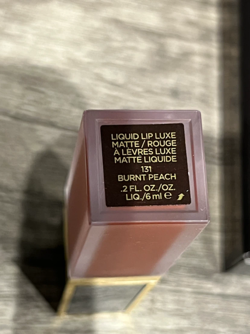 Tom Ford Liquid Lip Luxe Matte in 131 Burnt Peach - photo 2