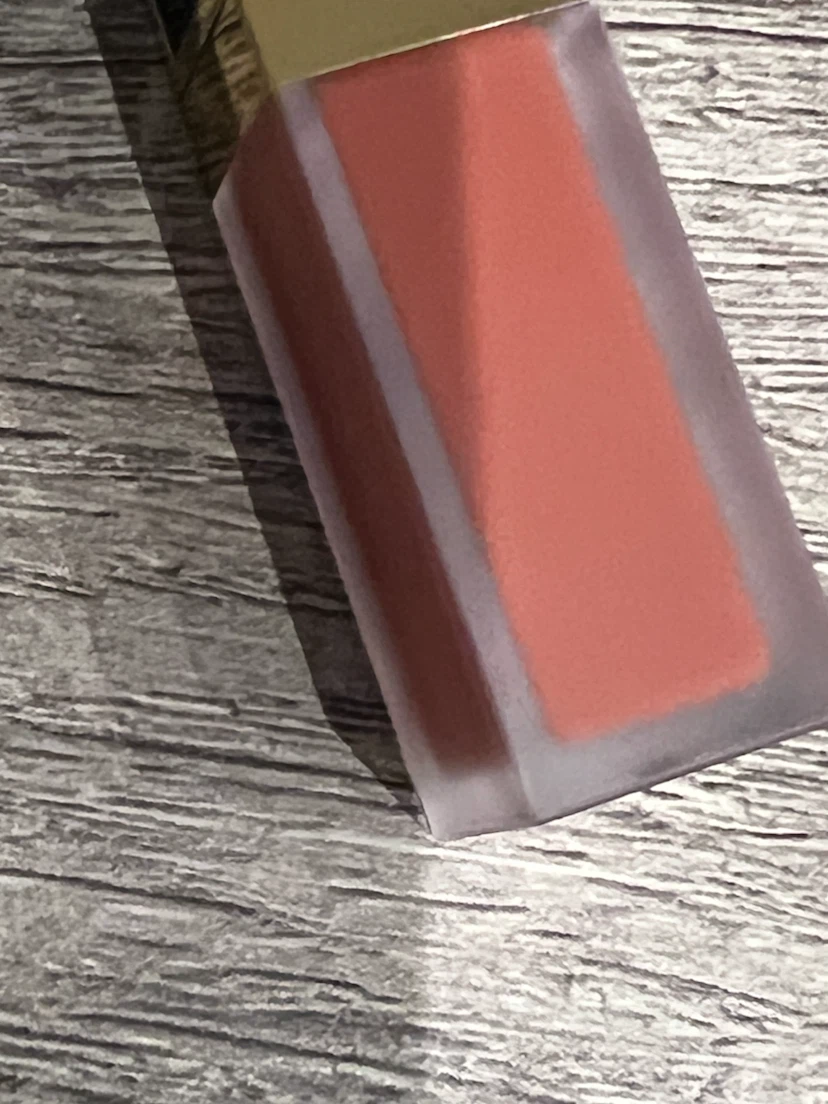 Tom Ford Liquid Lip Luxe Matte in 131 Burnt Peach - photo 3