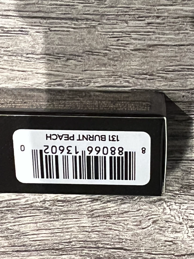 Tom Ford Liquid Lip Luxe Matte in 131 Burnt Peach - photo 4