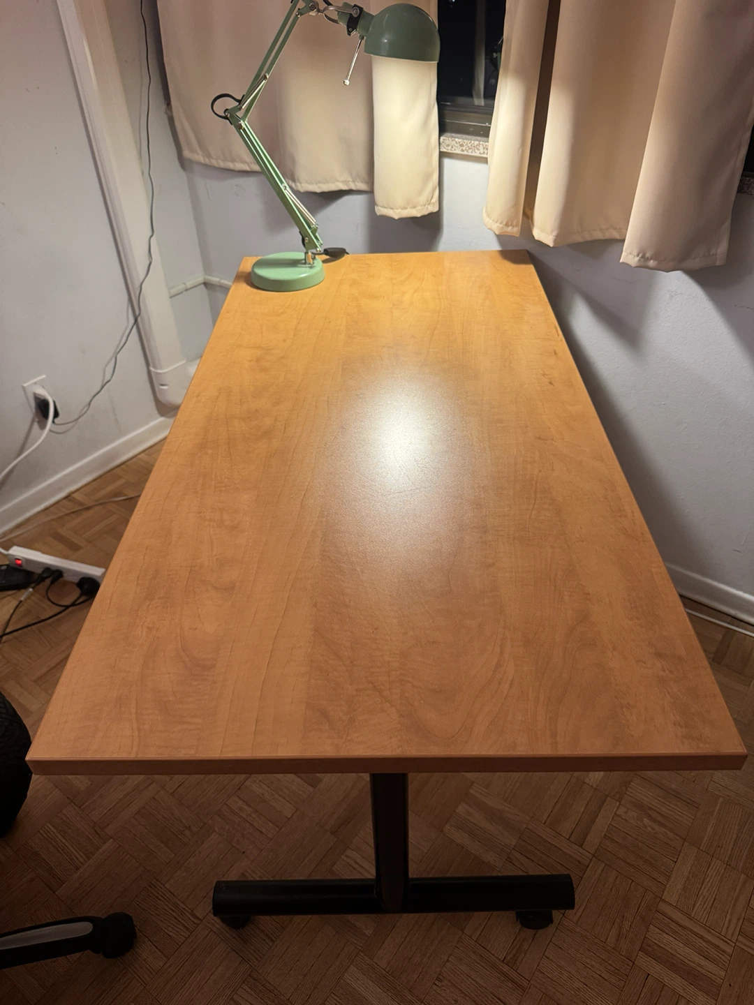 Spacious 4ft Office Desk on Wheels – Excellent Condition