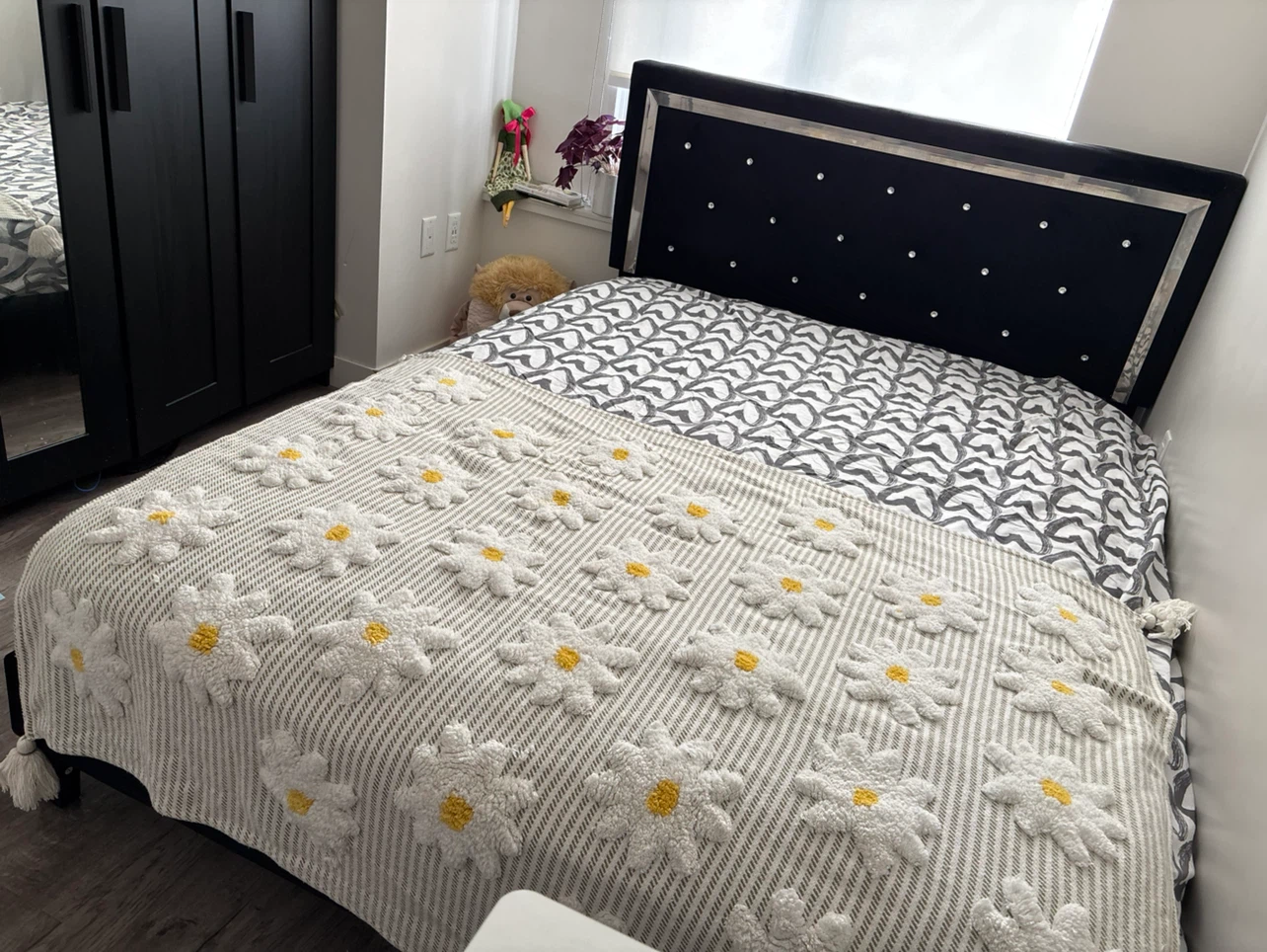 Queen Bed Frame + Mattress - photo 3