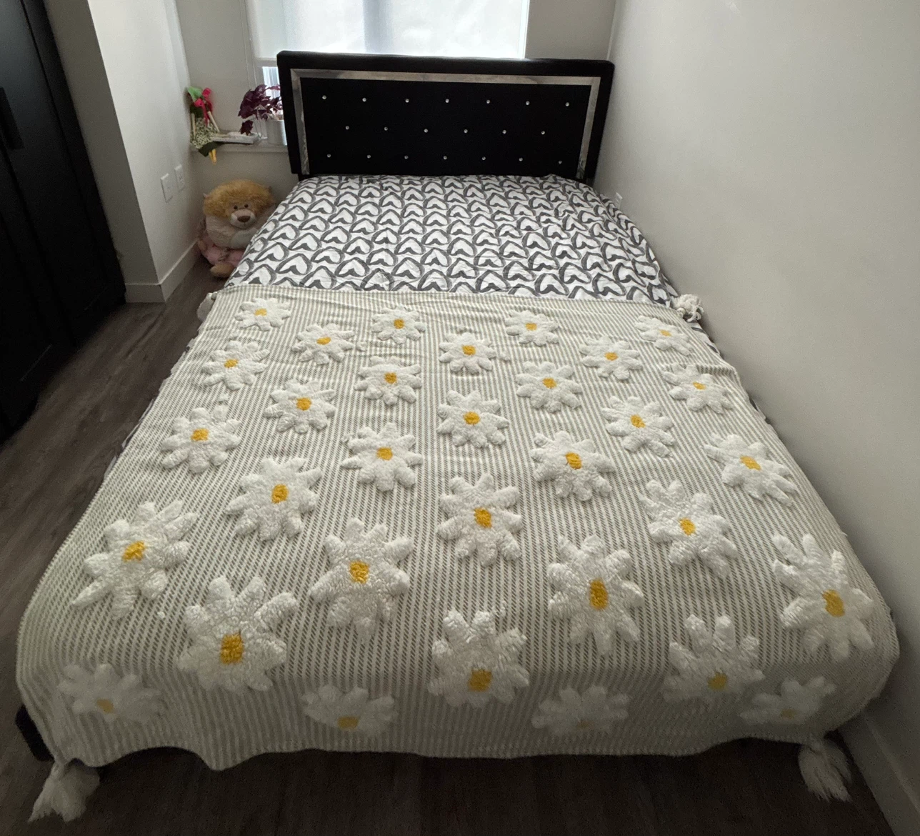Queen Bed Frame + Mattress - photo 4