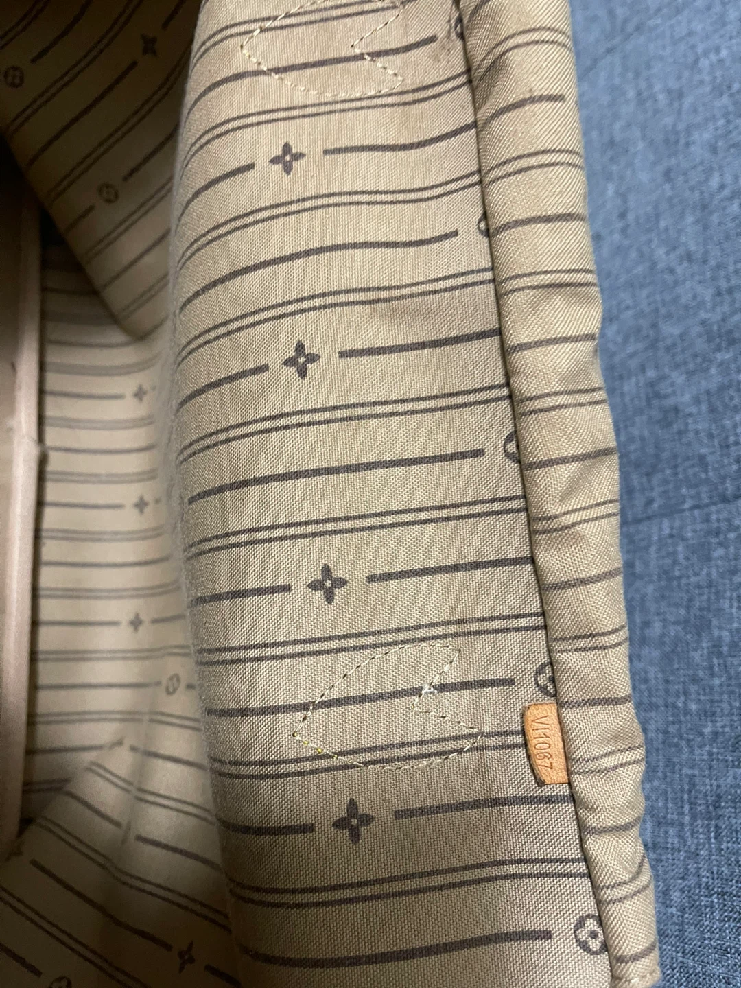 Louis Vuitton Neverfull MM Monogram Tote - photo 5