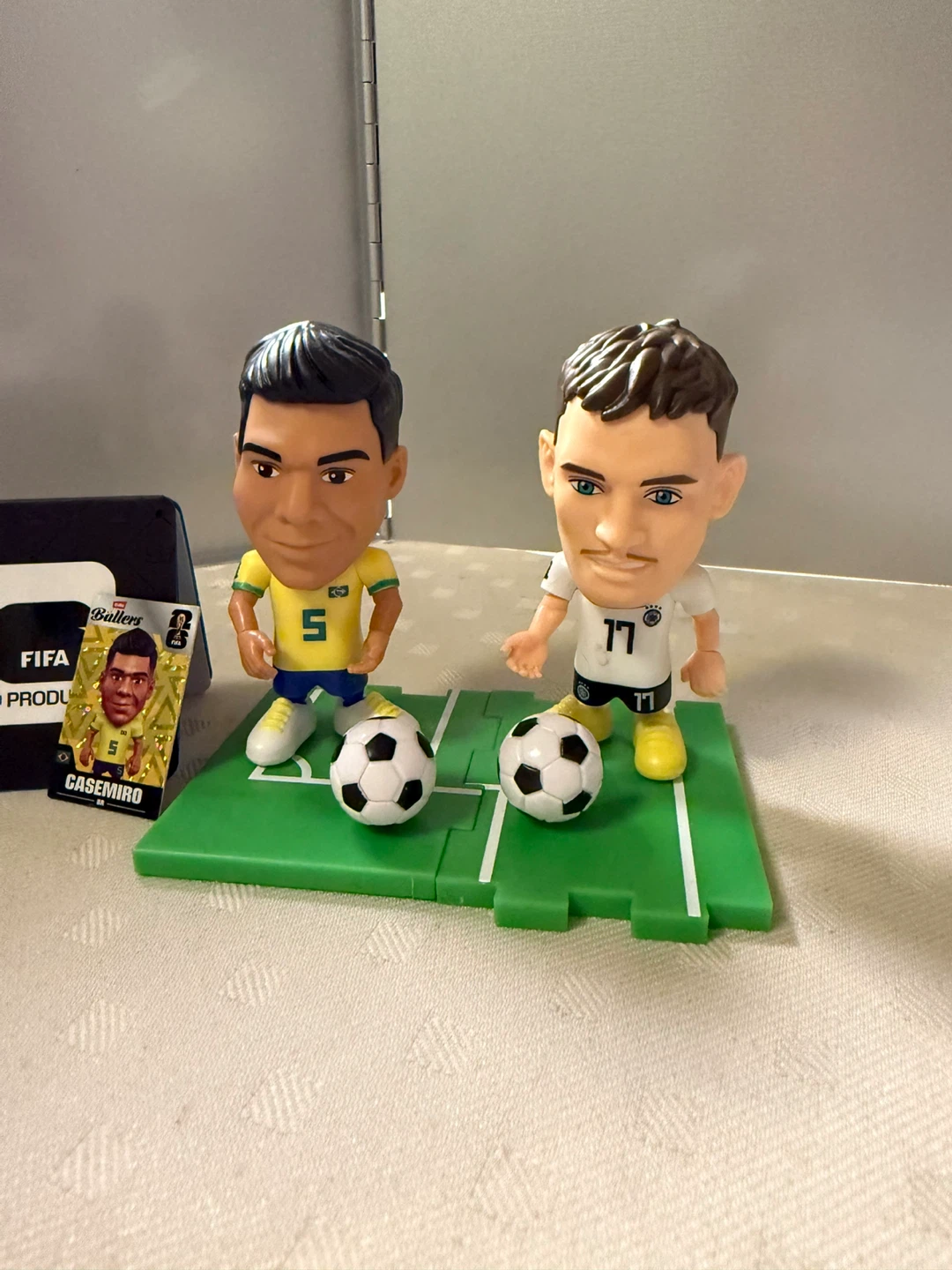 Zuru FIFA Ballers Figures and Cards - photo 3