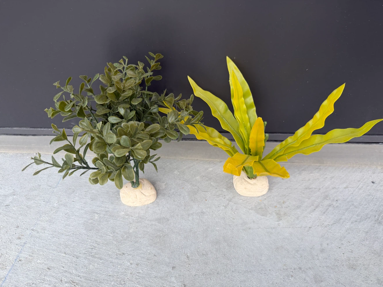 Two artificial aquarium plants - photo 2
