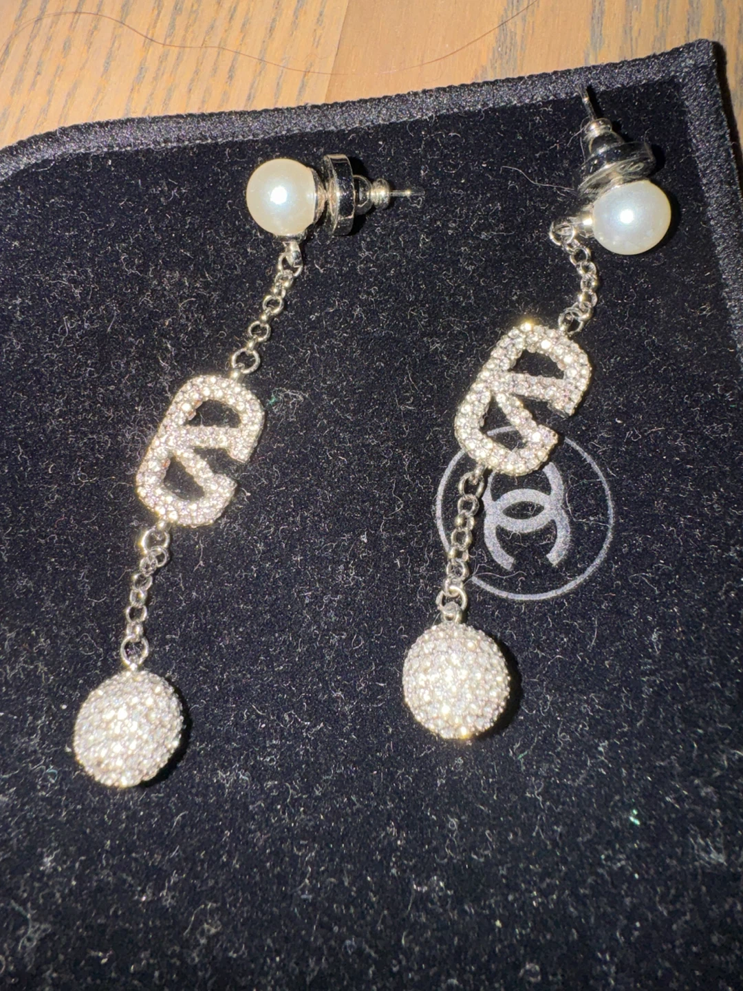 Valentino Garavani crystal logo earrings - photo 4