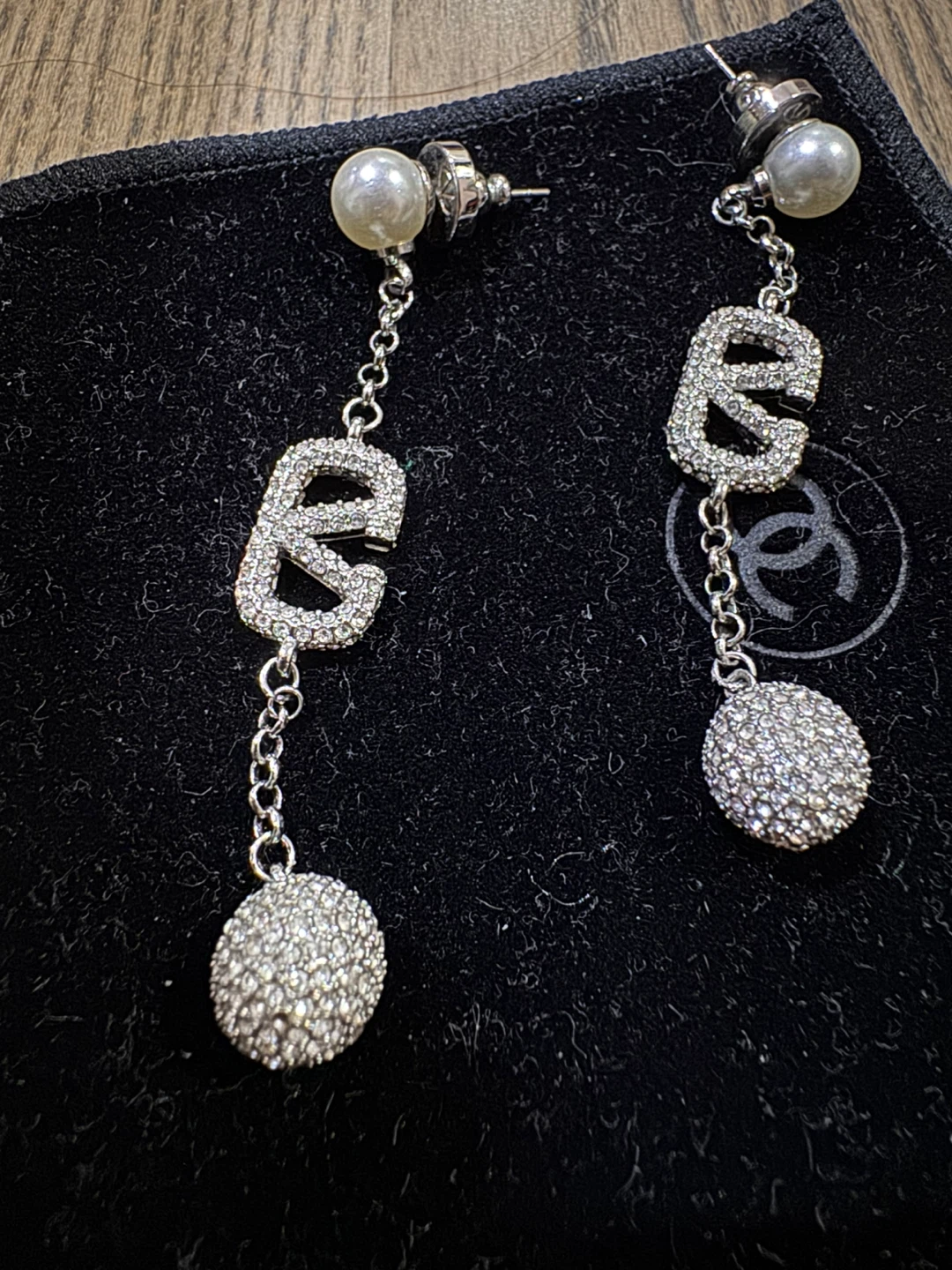 Valentino Garavani crystal logo earrings - photo 5