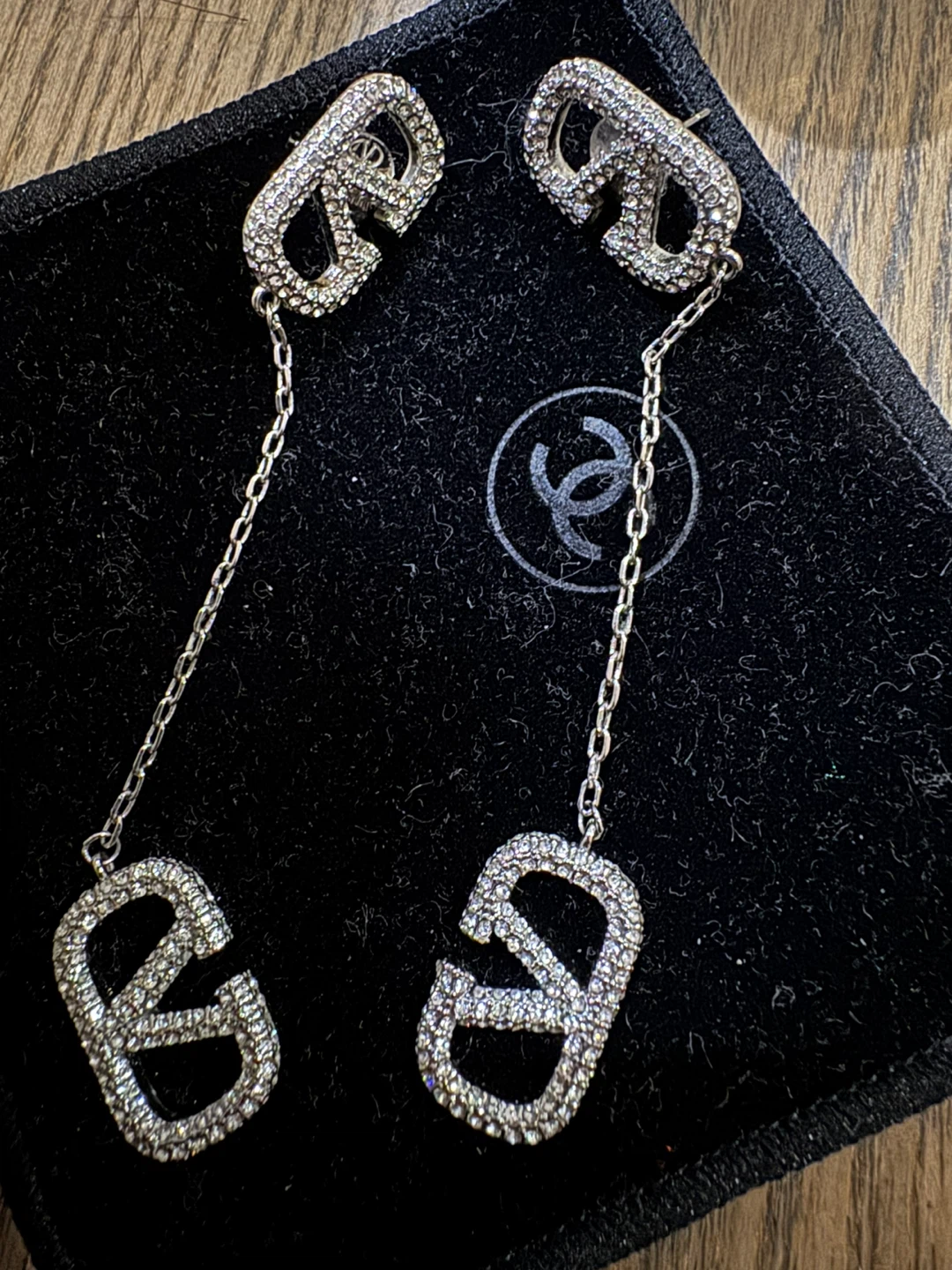 Valentino Garavani crystal logo earrings - photo 5