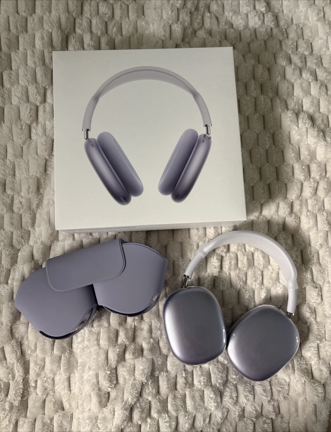 Purple Apple AirPods Max with Smart Case