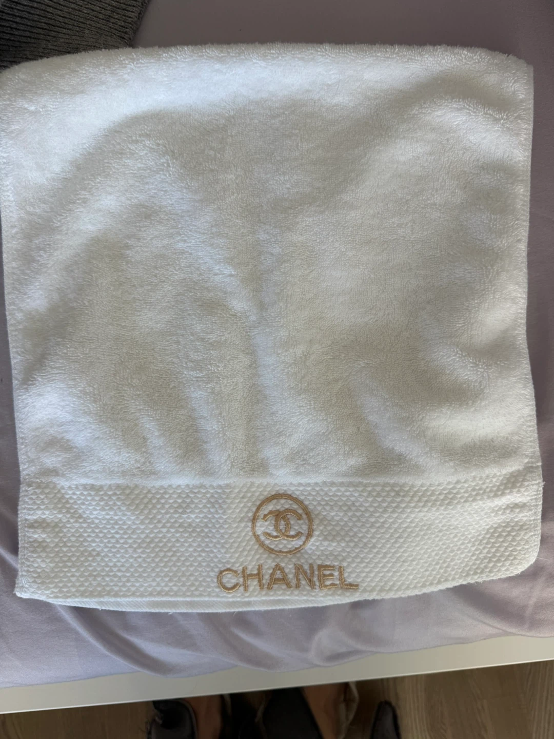 Authentic Chanel White Face Towel - photo 2