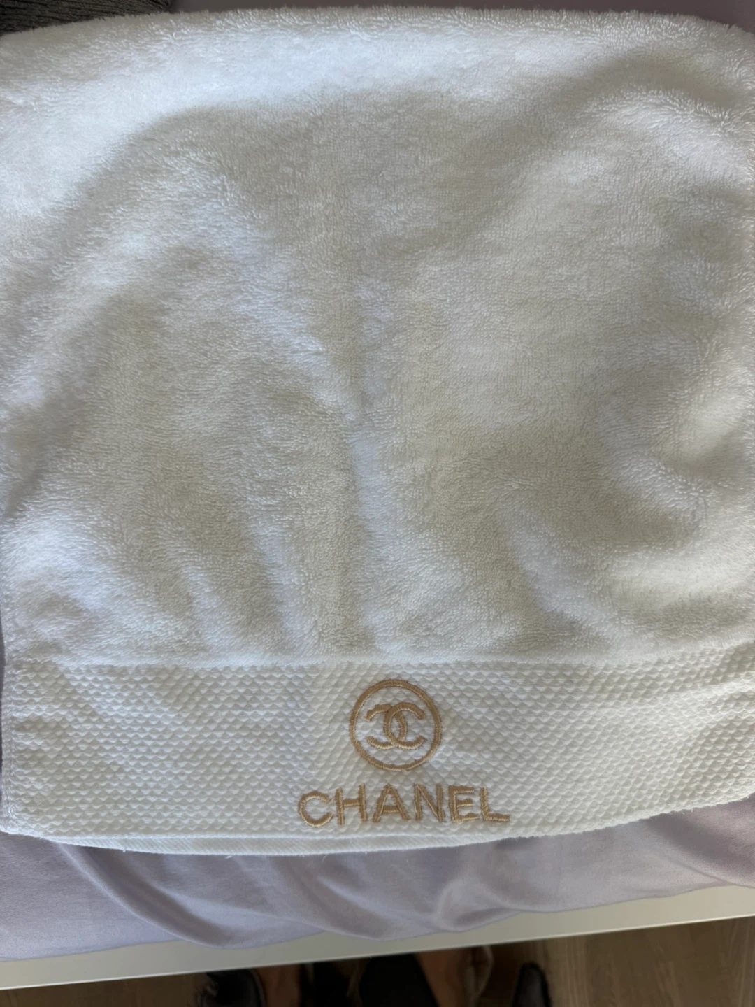 Authentic Chanel White Face Towel - photo 4